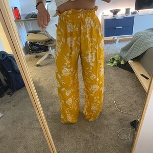 Women’s floral flowy pants forever 21 size medium